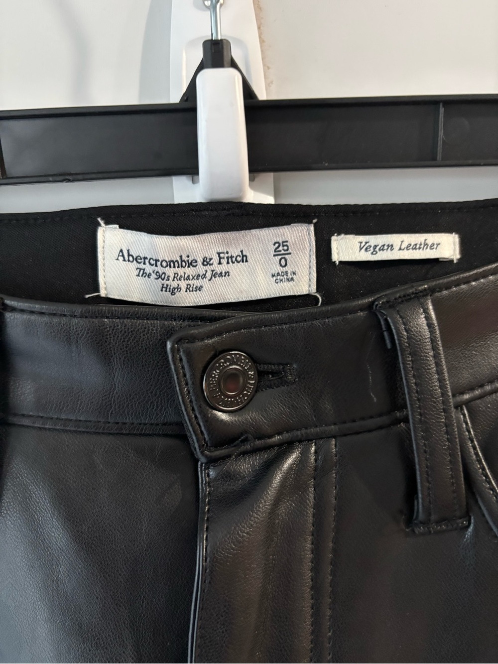 Abercrombie Vegan Leather Cargo Pants Y2K ’90s Relaxed Jean High Rise Size 25